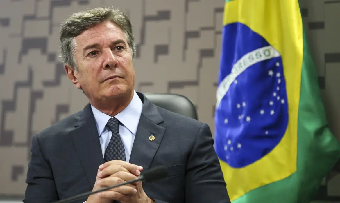 Ministro Alexandre de Moraes manda prender ex-presidente Fernando Collor