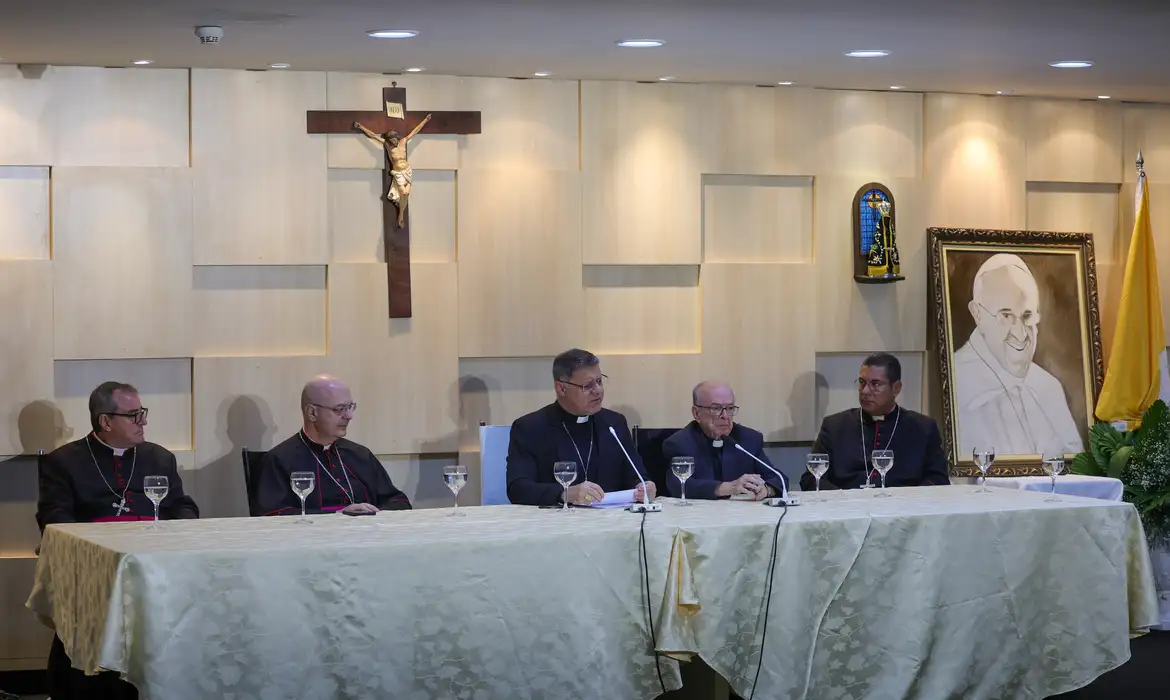 O papa Francisco colocou o cuidado com o meio ambiente e com os mais pobres no centro do seu pontificado. A avaliação é do arcebispo de Brasília, cardeal Paulo Cezar Costa, que vai participar da escolha do novo papa.