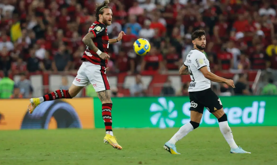 Mirando a liderança da classificação do Campeonato Brasileiro, o Flamengo enfrenta o Corinthians, a partir das 16h (horário de Brasília) deste domingo (27) no estádio do Maracanã, pela 6ª rodada da competição.