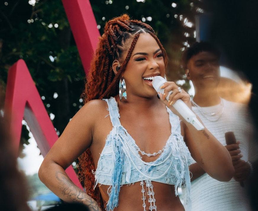 No dia 30 de abril, data em que é celebrado o Dia da Baixada Fluminense, o município de Duque de Caxias vai receber o evento “Baixada em Foco”, que vai trazer a cantora e ex-bbb, Marvvila, para se apresentar de graça na Praça do Pacificador, no Centro de Duque de Caxias. O show de abertura será realizado pela Bateria do Acadêmicos do Grande Rio.
