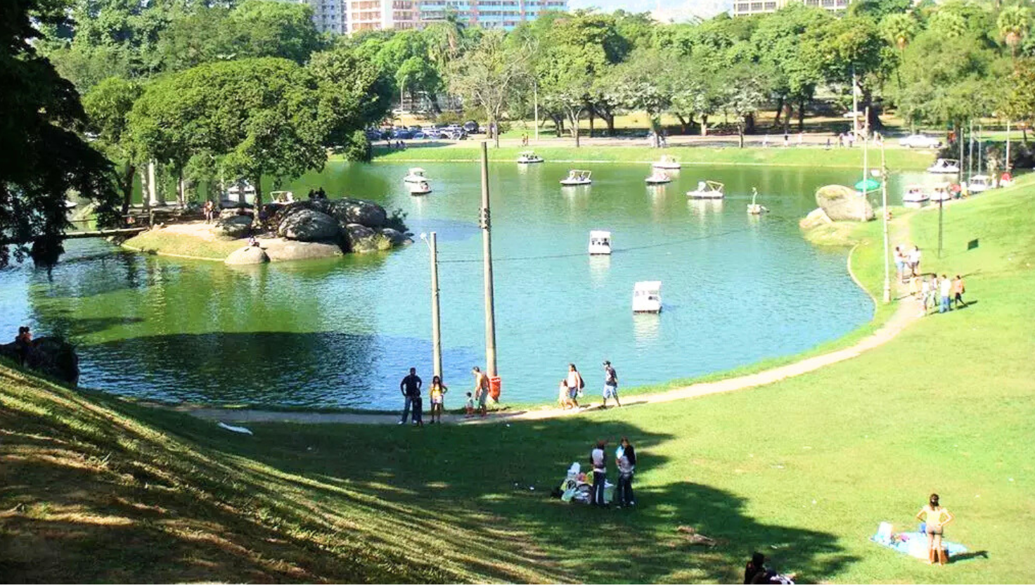 Nesta quinta-feira (1º de maio), em comemoração ao Dia do Trabalhador, o Governo do Estado realiza o maior mutirão de serviços já promovido no Rio de Janeiro, por meio do Programa RJ para Todos, da Secretaria de Estado de Governo (Segov). Serão pelo menos 43 instituições e órgãos parceiros oferecendo mais de 100 serviços gratuitos para a população na Quinta da Boa Vista, em São Cristóvão, das 9h às 15h.