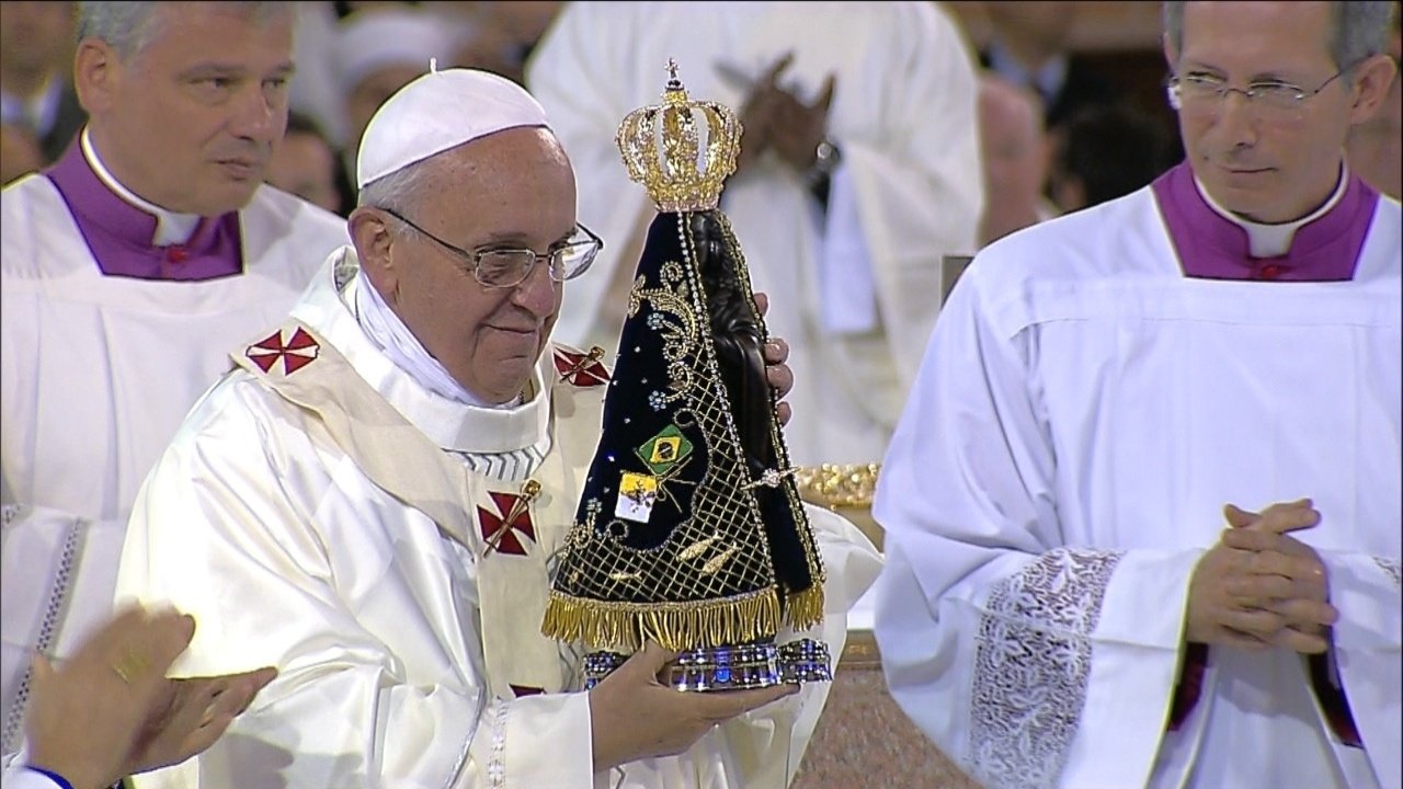 O Governo do Estado decretou nesta segunda-feira (21/04) no Diário Oficial, luto de três dias no Rio de Janeiro em razão do falecimento do Papa Francisco. Ressalta a simplicidade do líder religioso que dedicou sua vida a levar um sentimento de paz e fraternidade a todos.
