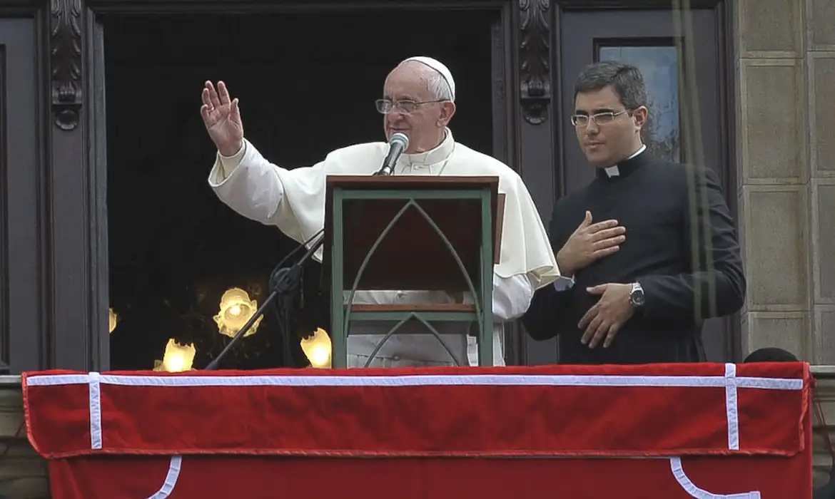 O Vaticano divulgou nesta segunda-feira (21) o testamento deixado pelo papa Francisco. Assinado em 29 de junho de 2022, o pontífice pediu que seu sepultamento seja feito com simplicidade.￼