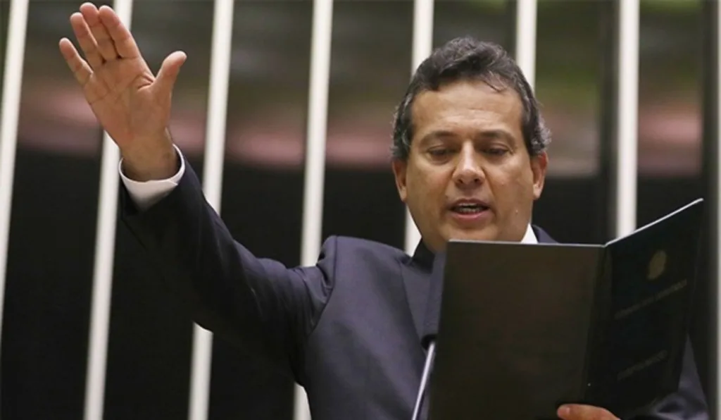O advogado, empresário e ex-deputado estadual Ricardo Martins David, de 52 anos, conhecido politicamente como Ricardão Abrão (União Brasil-RJ), tomou posse nesta quinta-feira (25) como deputado federal, assumindo de forma definitiva uma cadeira na Câmara dos Deputados, em Brasília.