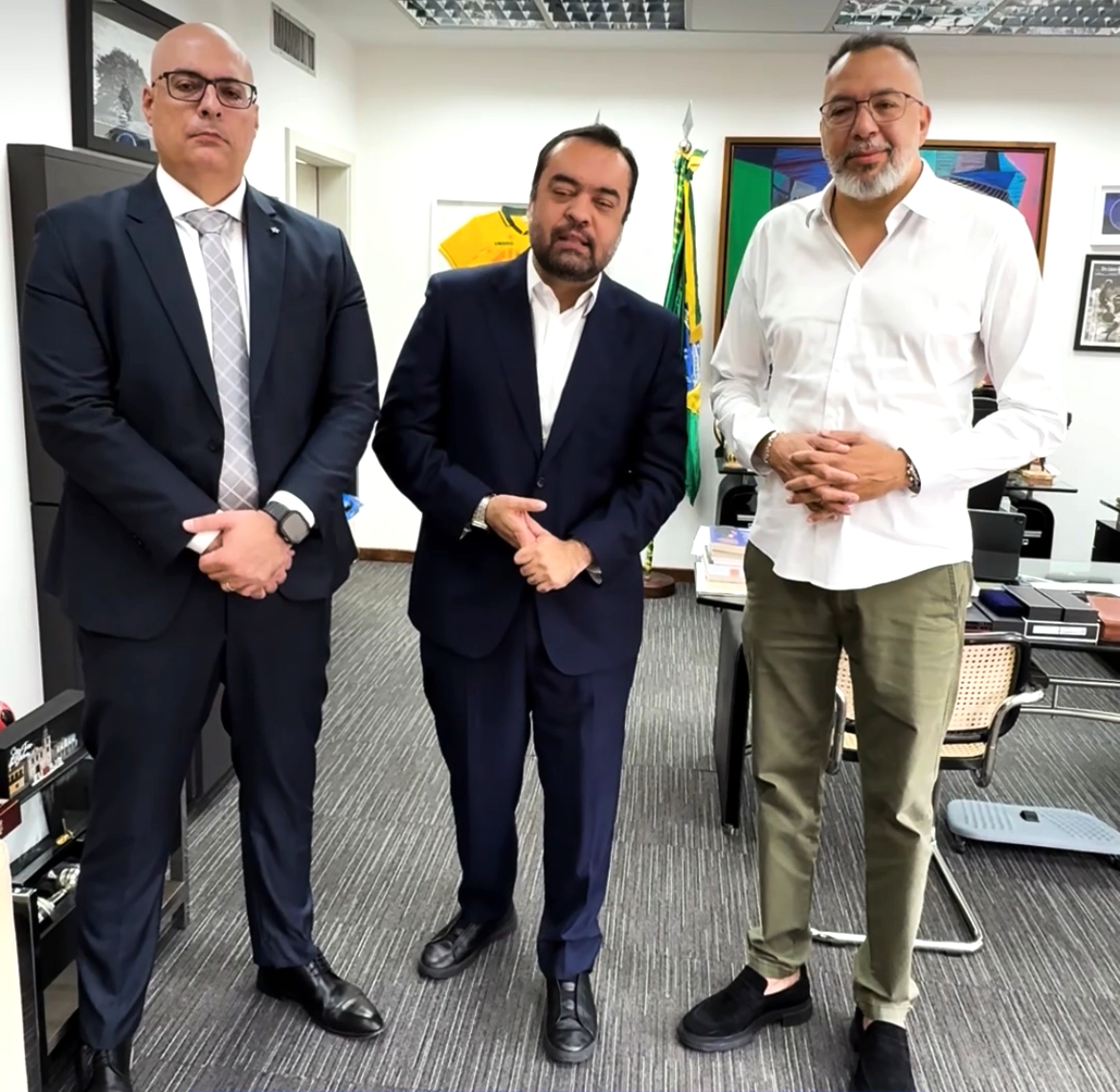 “Com as três especializadas que, juntamente com a Delegacia de Homicídios da Baixada Fluminense, farão um trabalho de integração, inteligência e investigação, a tendência é um impacto positivo nos índices de criminalidade de toda a Baixada Fluminense”, completou o secretário de Polícia Civil, Felipe Cury.