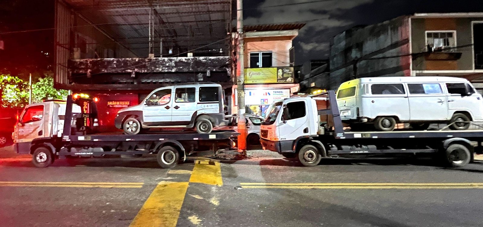 Com o apoio da Prefeitura, a Polícia tirou de circulação a Doblô e uma kombi em Belford Roxo