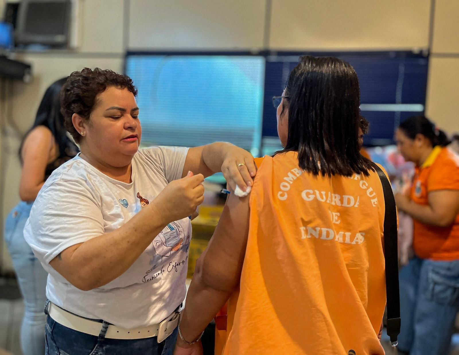 A Prefeitura de Belford Roxo, através da Secretaria Municipal de Saúde, está reforçando a importância da vacinação contra a gripe e o sarampo. As duas vacinas estão disponíveis em todas as unidades de saúde do município para pessoas com mais de seis meses, de segunda a sexta-feira, das 8h às 16h.