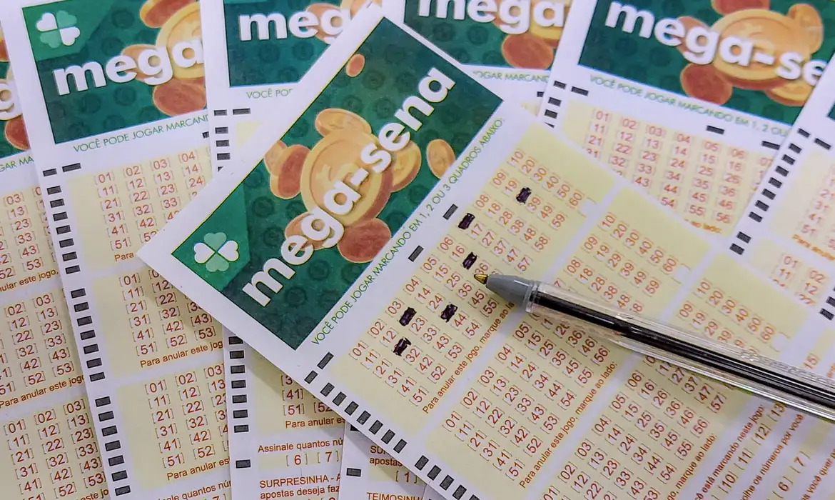 Ninguém acertou as seis dezenas do concurso 2862 da Mega-Sena, realizado nesta terça-feira (13). O prêmio principal acumulou e o valor estimado para o próximo sorteio é de R$ 60 milhões.