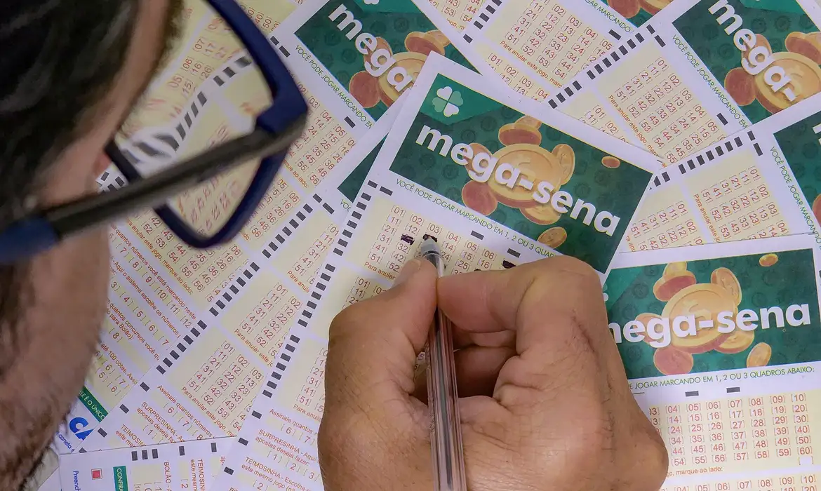 Ninguém acertou as seis dezenas do Concurso 2.861 da Mega-Sena, sorteadas na noite de sábado (10), em São Paulo, e o próximo prêmio é estimado em R$ 55 milhões.