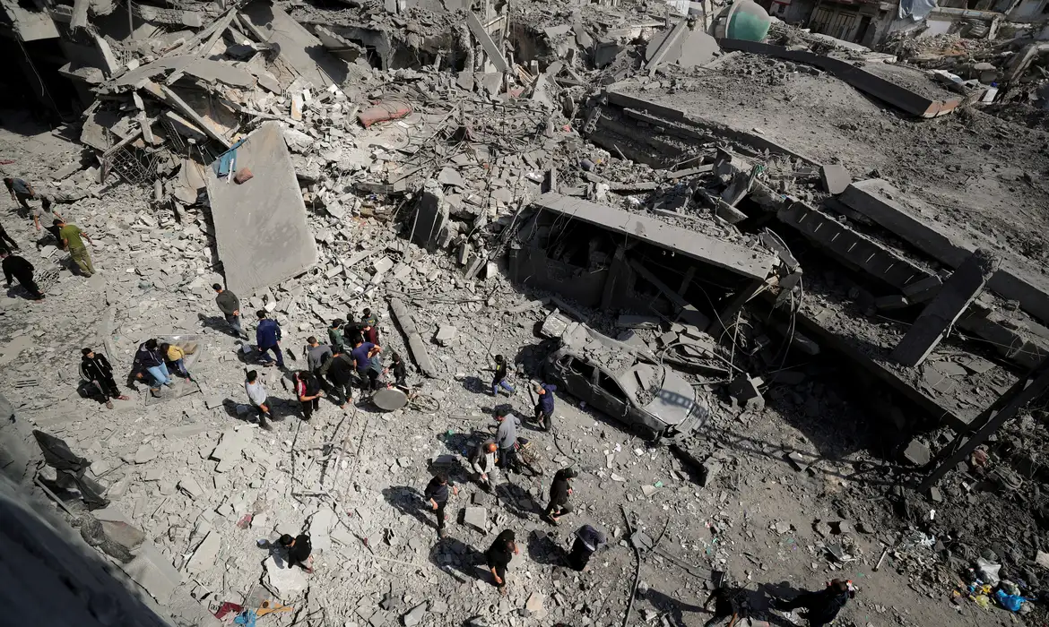 Nesta terça-feira (20), as Nações Unidas (ONU) informaram que, pela primeira vez desde o início de março, militares israelenses autorizaram a entrada de 100 caminhões com alimentos e outros itens básicos fornecidos pela ONU.