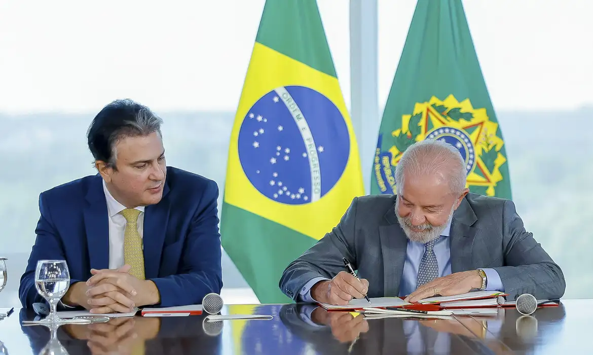 De acordo com o Ministério da Educação (MEC), o foco do novo marco regulatório é “o estudante e a valorização dos professores: a garantia de infraestrutura nos polos, a qualificação do corpo docente, a valorização da interação e mediação para uma formação rica e integral, independentemente da distância física.”