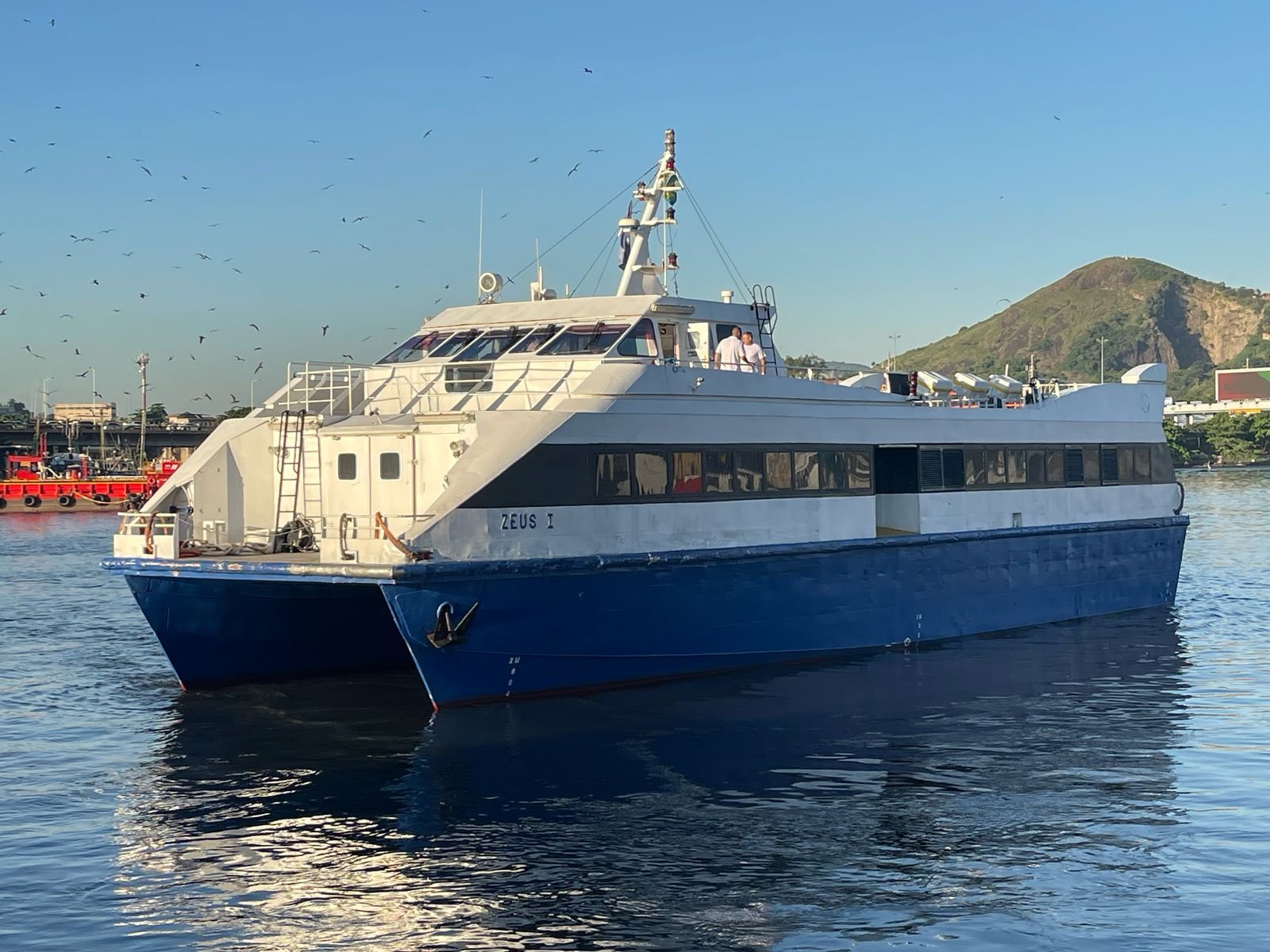 A decisão de mudar o modelo de operação das barcas, após muito estudo, está fazendo toda a diferença na performance do sistema e na vida do passageiro. Melhorar a qualidade das viagens, com mais oferta e comodidade, é o nosso objetivo. E em poucos meses, já estamos atingindo excelentes resultados. Vamos seguir buscando melhorias e fazendo os ajustes necessários para melhorar a experiência da população - destacou o secretário de Transporte e Mobilidade Urbana, Washington Reis.