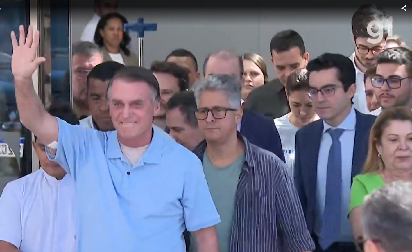 Jair Bolsonaro tem alta após três semanas internado em Brasília