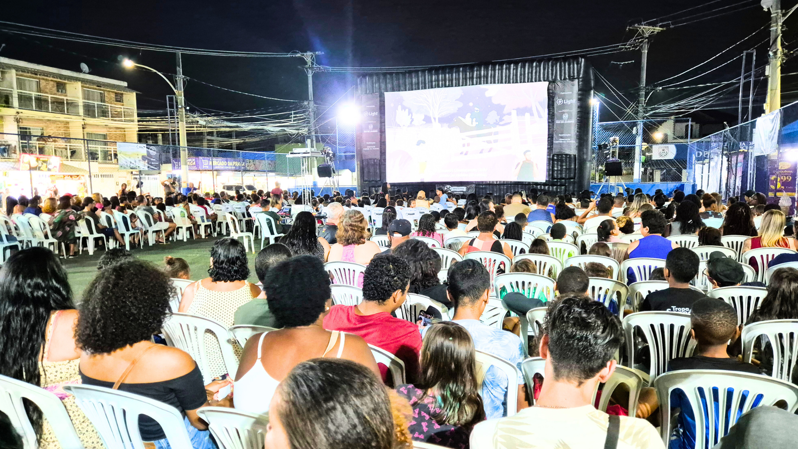 “A ideia do projeto é levar um pouco da cultura e um panorama do nosso país que é tão plural e diverso. Com esses pequenos filmes, que são na verdade grandiosos, a gente mostra um pouco do país, o seu sotaque, seus hábitos e seus costumes. É um panorama real do Brasil”, define Juliana Tei-xeira.