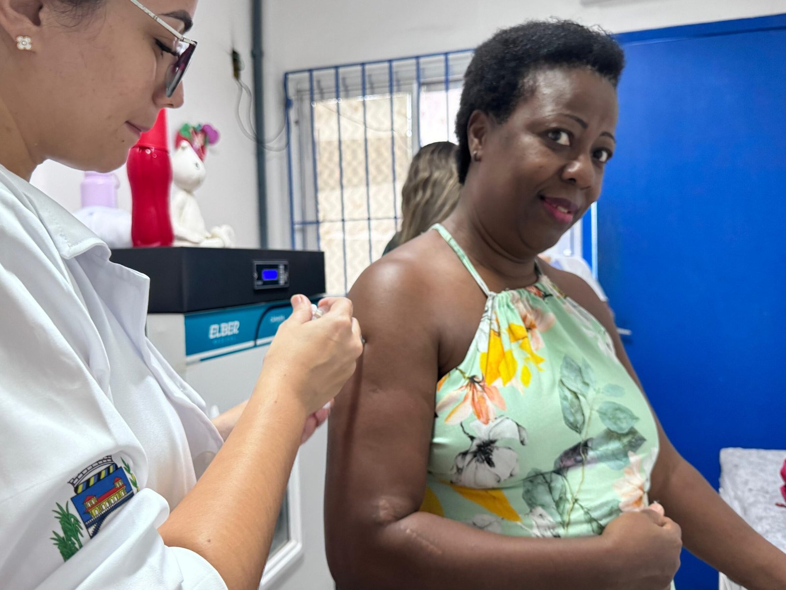 Neste sábado, (10), Japeri viveu um verdadeiro encontro com o cuidado e a prevenção, quando famílias inteiras participaram do Dia ‘D’ de Vacinação. A mobilização aconteceu em dois polos, no Centro Municipal de Especialidades de Engenheiro Pedreira (Cemes) e na Unidade Básica de Saúde Benedicta Rosa, no centro da cidade.
