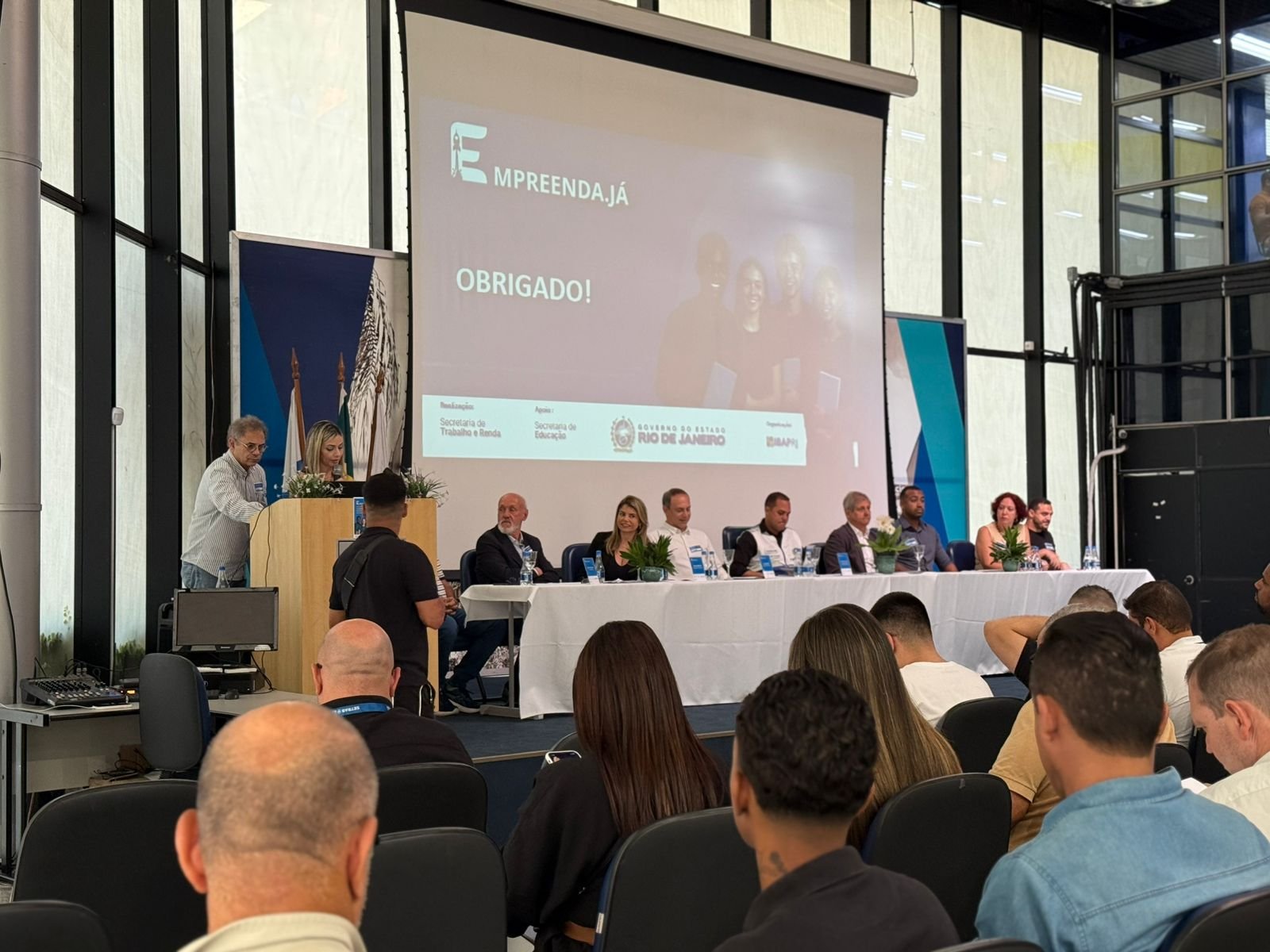 Iniciativa da Secretaria de Trabalho e Renda vai qualificar 1.400 estudantes da rede pública, na Baixada Fluminense, para tentar reduzir o desemprego juvenil