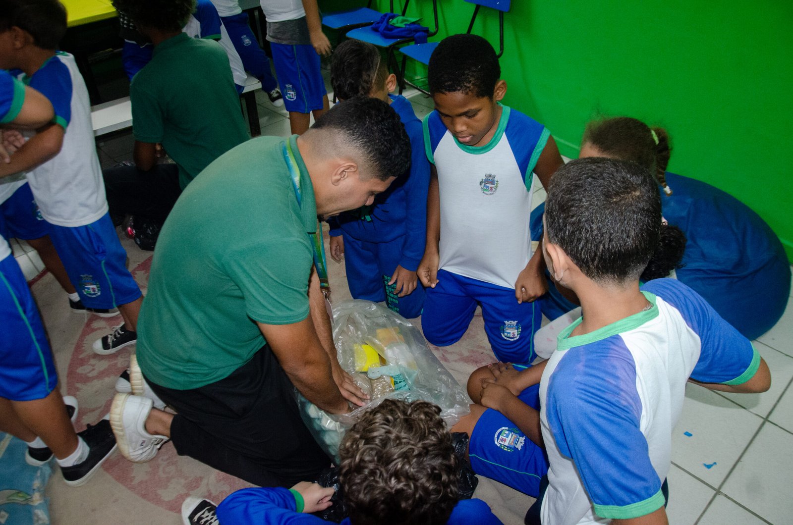 A iniciativa é uma parceria entre a Secretaria de Ambiente e Desenvolvimento Sustentável e a Secretaria Municipal de Educação, reforçando o compromisso da gestão com a formação de uma consciência ambiental entre os jovens e a promoção de práticas sustentáveis no território de Japeri.