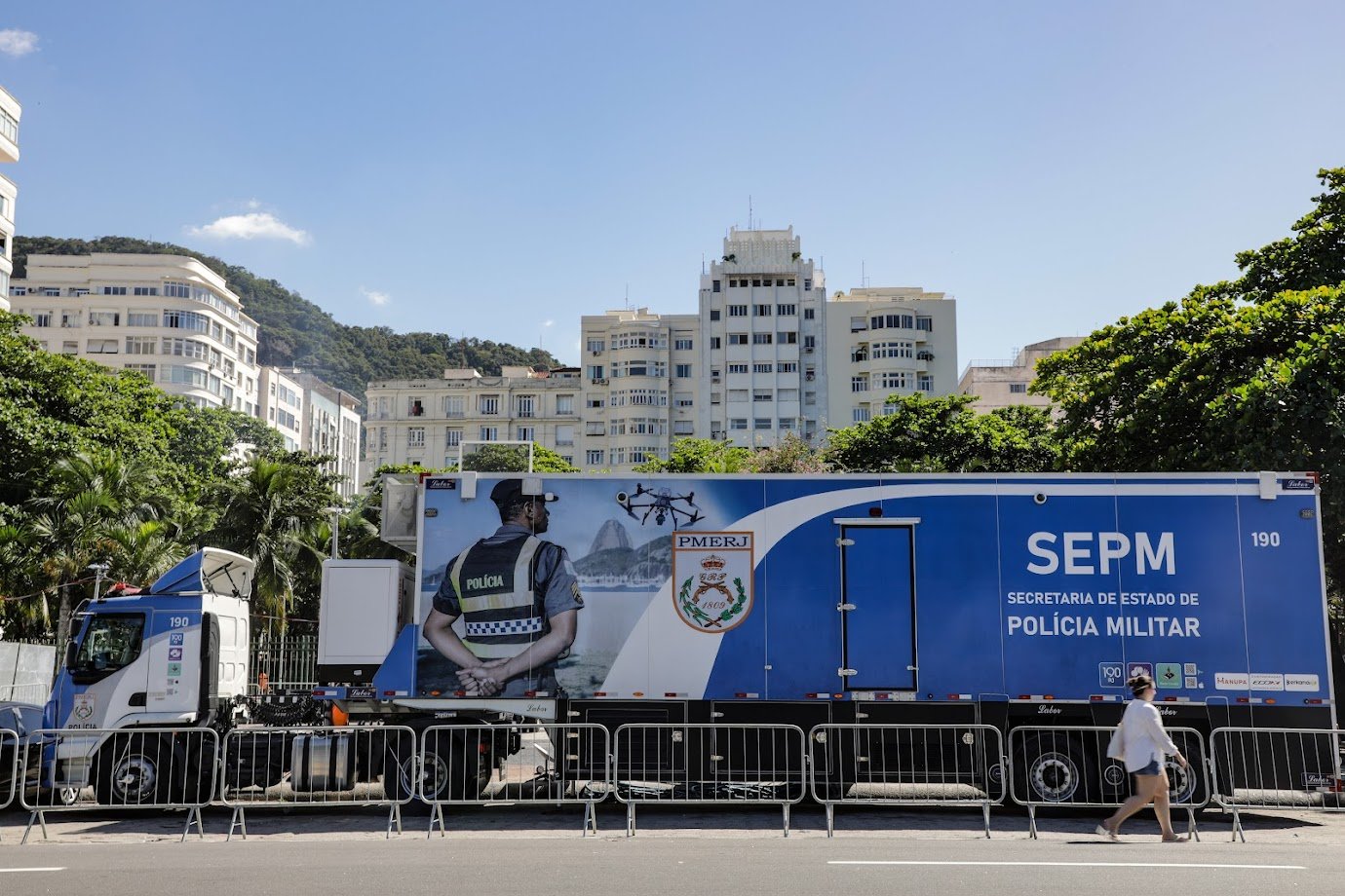 Governo do Estado leva CICC Móvel para Copacabana e aumenta o efetivo de policiais para o ensaio do show de Lady Gaga