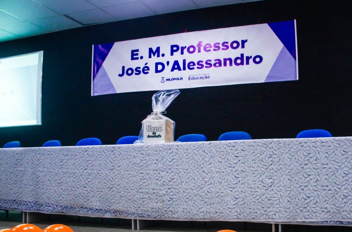 Neste Maio Laranja, mês de combate ao abuso e à exploração sexual infantil, a Prefeitura de Nilópolis implantou a Urna do Desabafo em escolas da rede municipal de ensino, para facilitar a comunicação de possíveis casos de violência. Em apoio à campanha, o prédio da prefeitura foi iluminado de laranja durante o último fim de semana, simbolizando o compromisso da instituição com a causa.