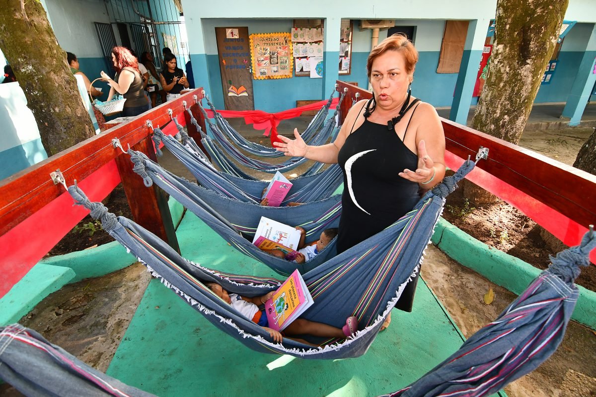 Escola municipal de Nova Iguaçu inaugura redário e envolve famílias em Feira Literária