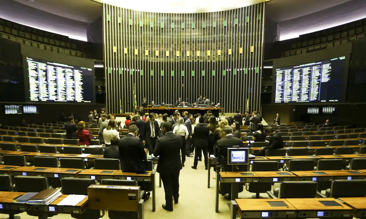 O projeto de lei complementar (PLP) 177 de 2023 que prevê o aumento do número de deputados federais no Brasil entrou na pauta de votações da Câmara dos Deputados nesta semana com um requerimento de urgência que pode acelerar a tramitação do texto.