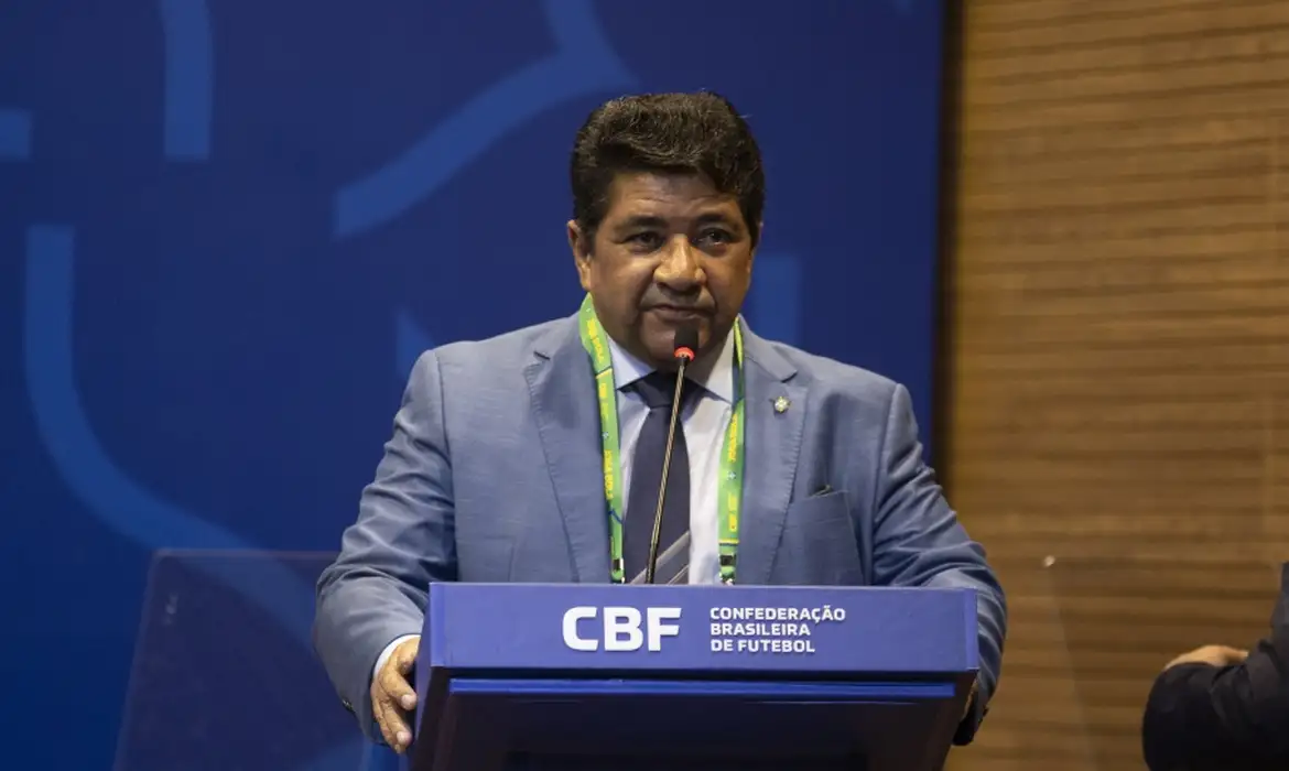 O ministro Gilmar Mendes, do Supremo Tribunal Federal (STF), negou nesta quarta-feira (7) o pedido de afastamento do presidente da Confederação Brasileira de Futebol (CBF), Ednaldo Rodrigues. O pedido de afastamento foi feito pela deputada federal Daniela Carneiro (União Brasil/RJ), mais conhecida como Daniela do Waguinho, e Fernando Sarney, vice-presidente da CBF
