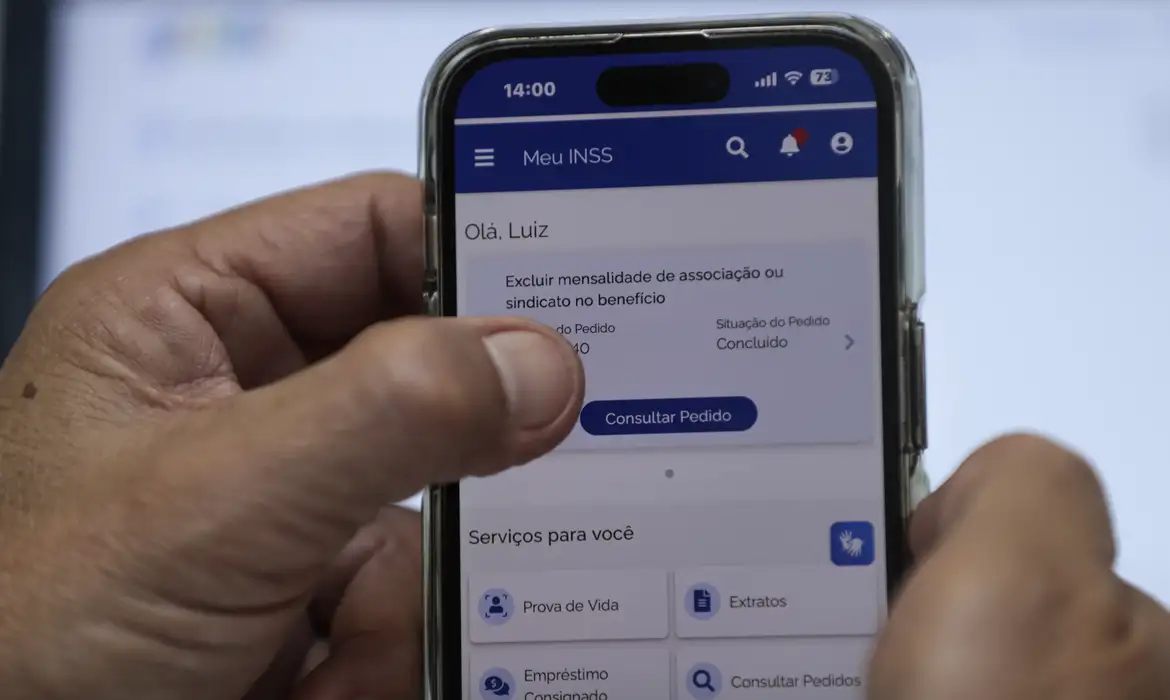 O Instituto Nacional do Seguro Social (INSS) começou a enviar nesta terça-feira (13) notificações para aposentados e pensionistas que tiveram descontos em seus benefícios por meio de associações. A mensagem será enviada pelo aplicativo Meu INSS.
