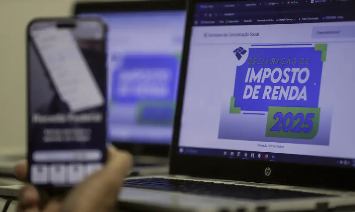 Segundo a Receita Federal, 58,8% das declarações entregues até agora terão direito a receber restituição, enquanto 21,8% terão que pagar Imposto de Renda e 19,5% não têm imposto a pagar nem a receber.