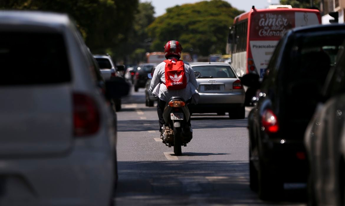A taxa de mortes causadas por acidentes de trânsito voltou a crescer no país, alcançando 16,2 óbitos a cada grupo de 100 mil habitantes. O dado se refere a 2023 e representa alta de 2,5% ante 2022, quando o índice era 15,8.