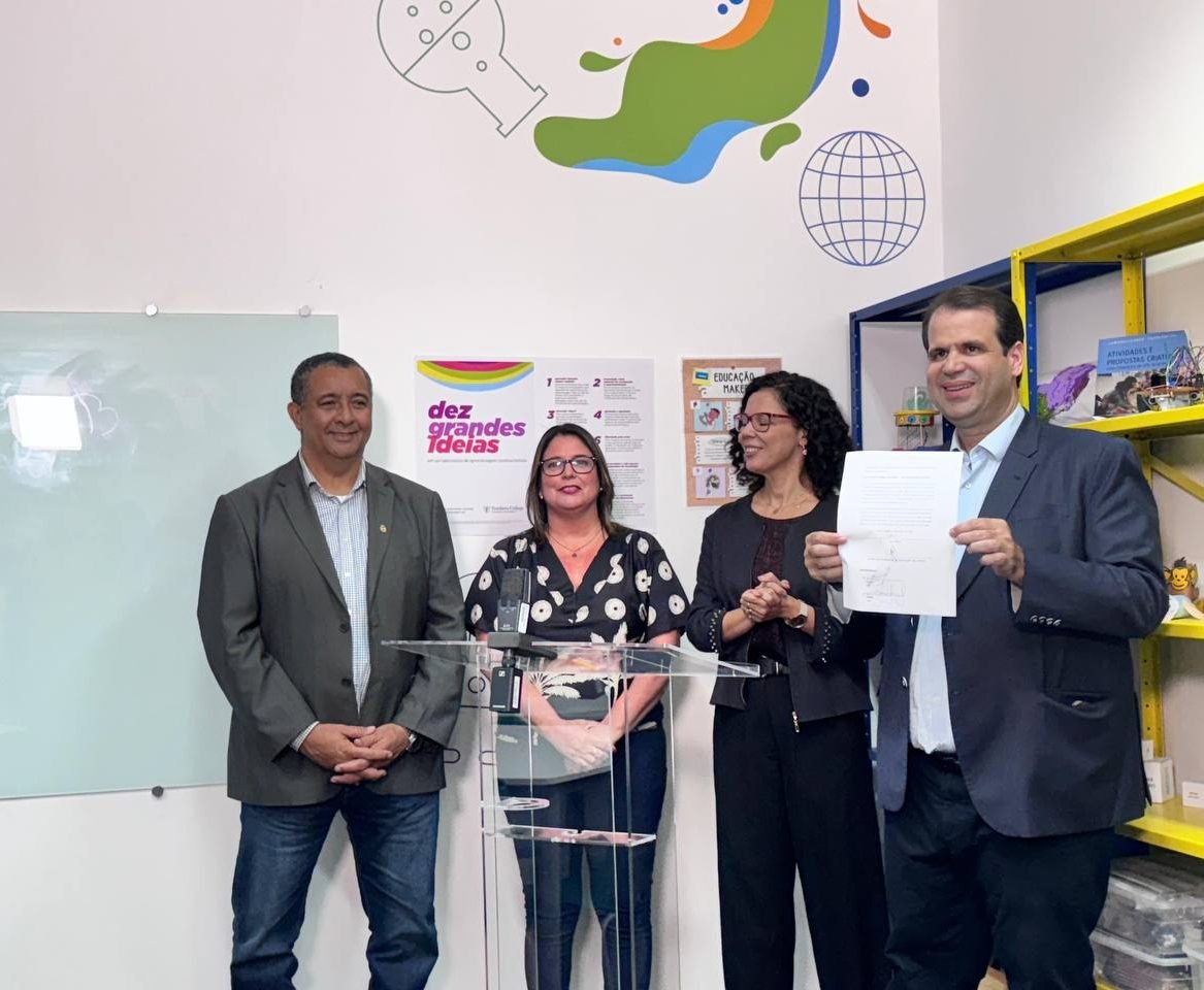 A Prefeitura Municipal de Japeri, por meio da Secretaria Municipal de Educação, deu um passo importante rumo à inovação educacional ao firmar, nesta segunda-feira (19), uma parceria com a Empresa Municipal de Multimeios (MultiRio). O acordo foi oficializado com a assinatura de um termo de cooperação técnica para a implementação do projeto ANDAR – Agência de Notícias dos Alunos da Rede, que inicialmente serão implementadas em duas unidades escolares.