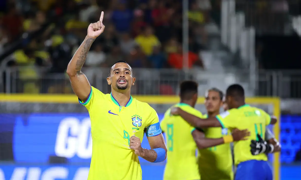 A seleção brasileira de beach soccer fez história neste domingo (11), pois derrotou a Bielorrússia por 4 a 3, neste domingo (11) na Paradise Arena, em Victoria (Seicheles), para conquistar o heptacampeonato da Copa do Mundo da modalidade.