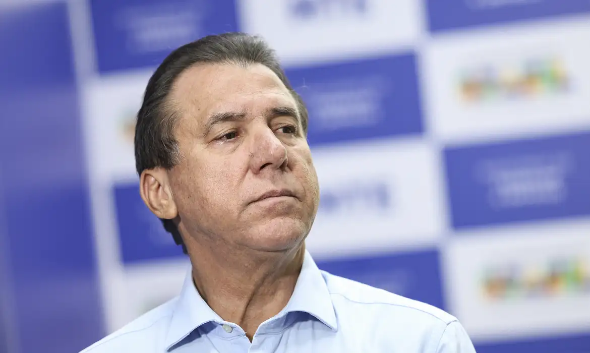 O ministro do Trabalho e Emprego, Luiz Marinho, disse, nesta segunda-feira (5), em Brasília, que os problemas gerados pelos descontos não autorizados nos benefícios de aposentados e pensionistas do Instituto Nacional do Seguro Social (INSS) estão sendo enfrentados e solucionados pelo governo do presidente Luiz Inácio Lula da Silva.
