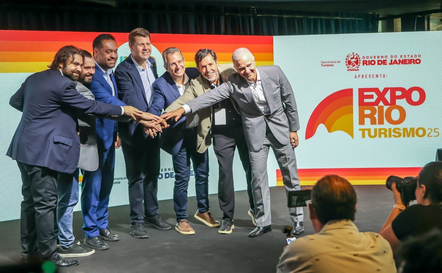 O governador Cláudio Castro firmou, nesta quinta-feira (05/06), uma parceria entre o Governo do Estado e os clubes Flamengo, Fluminense e Botafogo para destinar R$ 3 milhões para ações de promoção internacional do Rio de Janeiro durante o Mundial de Clubes da FIFA 2025, que acontece entre os meses de junho e julho, nos Estados Unidos.