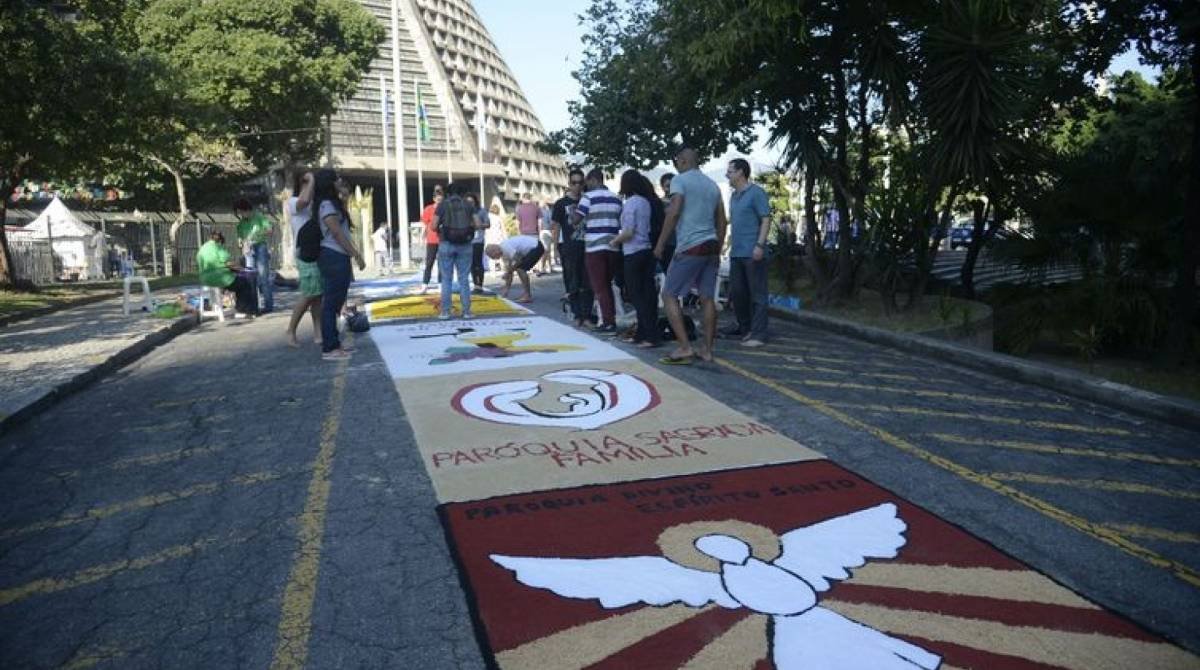 O Governo do Estado do Rio de Janeiro decretou ponto facultativo nas repartições públicas estaduais nos dias 19 e 20 de junho.