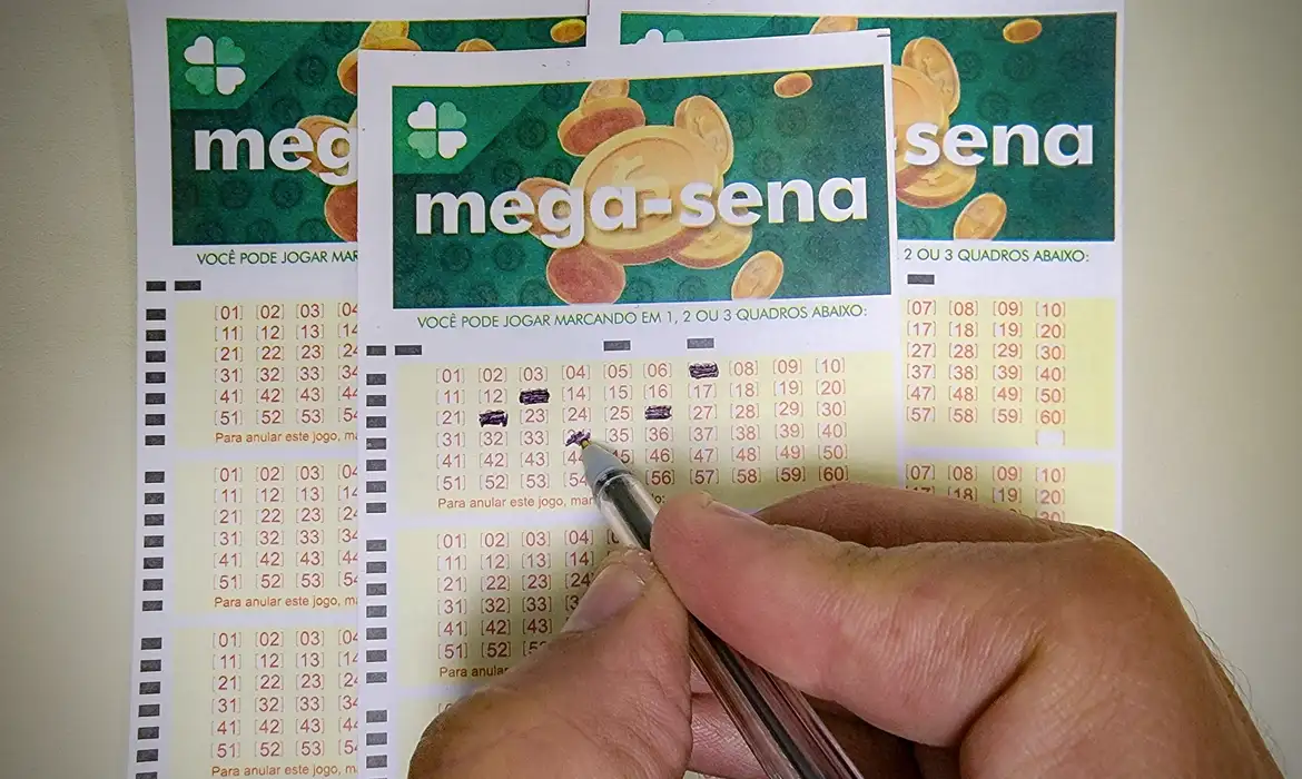 Ninguém acertou as seis dezenas do Concurso 2.873 da Mega-Sena, sorteadas neste sábado (7). O próximo sorteio será na terça-feira (10) e pagará um prêmio de R$ 61 milhões.