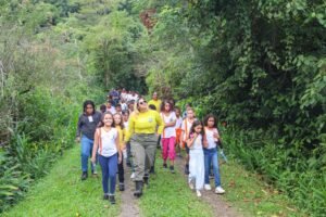 A Secretaria de Meio Ambiente e Sustentabilidade de Belford Roxo (SEMA) proporcionou um dia especial de contato com a natureza e a biodiversidade para os alunos da Escola Municipal Bispo Moacyr de Oliveira, com um passeio na Área de Proteção Ambiental (APA) Iguaçu, no distrito de Tinguá, em Nova Iguaçu.