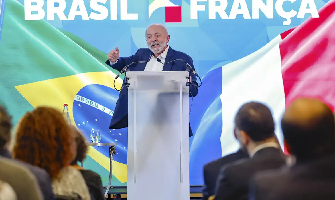 O presidente Luiz Inácio Lula da Silva afirmou, nesta segunda-feira (9), que o Brasil deve ratificar ainda este ano o acordo sobre conservação e uso sustentável da biodiversidade marinha em áreas além da jurisdição nacional (BBNJ), também conhecido como Tratado do Alto Mar. A afirmação foi feita na abertura da Conferência das Nações Unidas sobre os Oceanos, em Nice, na França.