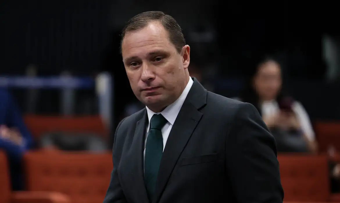 O tenente-coronel do Exército Mauro Cid afirmou nesta segunda-feira (9) que o ex-presidente Jair Bolsonaro esperava encontrar uma fraude nas urnas eletrônicas para convencer os comandantes das Forças Armadas a aderirem à tentativa de golpe para reverter o resultado das eleições de 2022.