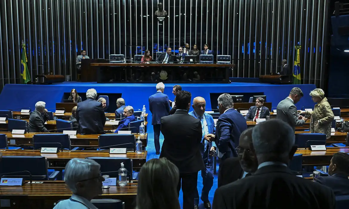 O Senado aprovou nesta quarta-feira (11) o Projeto de Lei (PL) 3.613/2023, que aumenta as penas para os crimes cometidos nas dependências de instituições de ensino, tornando, entre outros pontos, hediondo o crime de homicídio praticado nesse tipo de instituição.