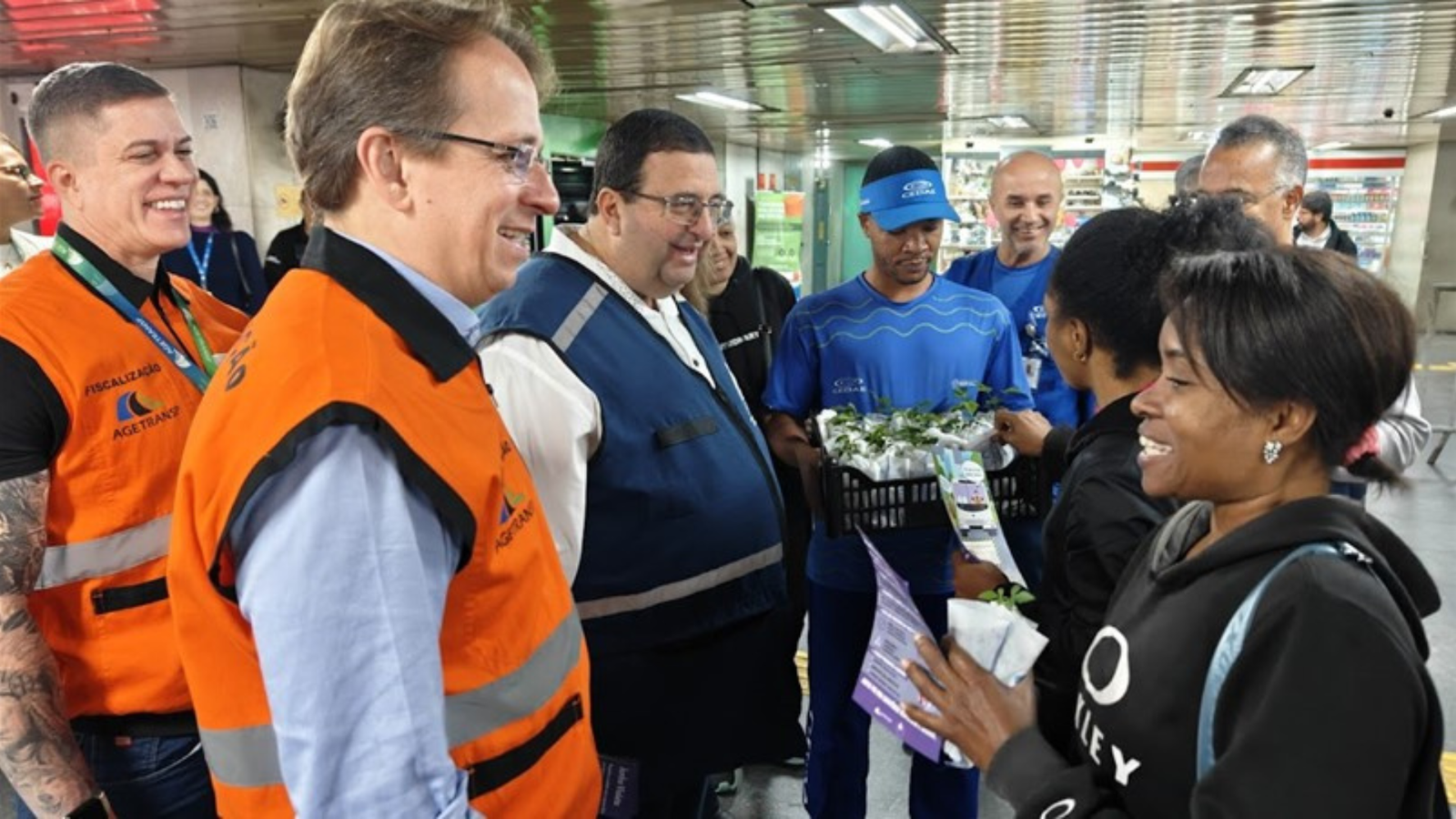 A Comissão de Defesa da Criança, do Adolescente e do Idoso, da Assembleia Legislativa do Estado do Rio de Janeiro (Alerj), realizou nesta quinta-feira (12/06) uma mobilização na Central do Brasil pelo Dia Mundial de Conscientização da Violência contra a Pessoa Idosa, celebrado em 15 de junho.