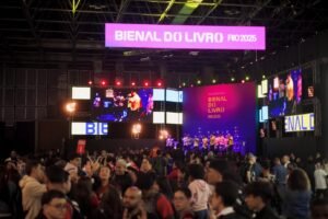 Durante os dez dias de programação da 22ª Bienal do Livro do Rio de Janeiro, representantes de 101 bibliotecas do interior do estado estão tendo a oportunidade de ampliar e modernizar os acervos de suas unidades.