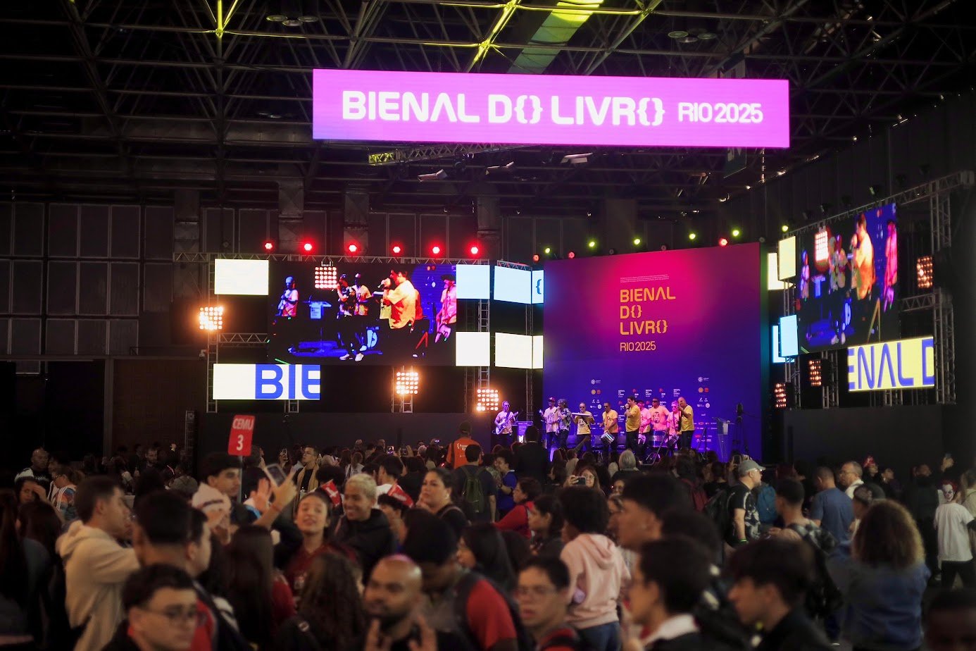 Durante os dez dias de programação da 22ª Bienal do Livro do Rio de Janeiro, representantes de 101 bibliotecas do interior do estado estão tendo a oportunidade de ampliar e modernizar os acervos de suas unidades.