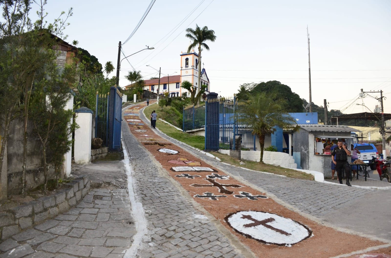 O feriado de Corpus Christi está chegando e a festividade tem se consolidado como uma tradição em Magé. A cidade confeccionará pelo quarto ano consecutivo o maior tapete da Baixada Fluminense, sendo o segundo maior do estado do Rio.