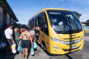 Magé dá um passo histórico rumo à mobilidade urbana acessível com a implantação do programa Tarifa Zero no transporte público municipal. Os novos ônibus “Amarelinhos” começaram a circular nesta quarta-feira (4), com oito linhas operando diariamente das 5h às 22h.