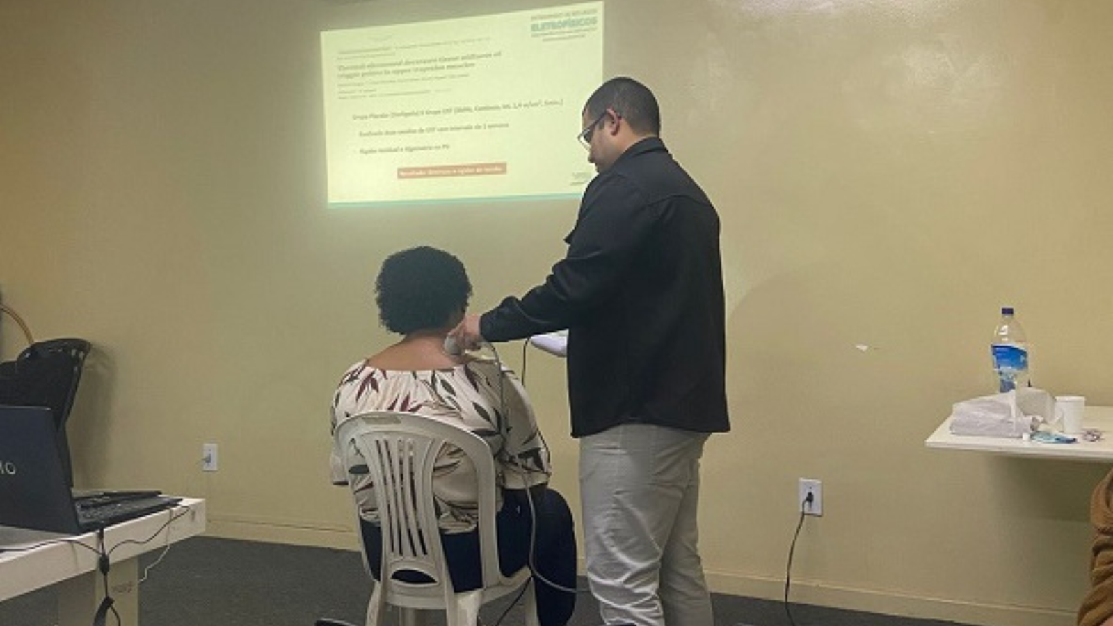 No último sábado, (07), o auditório do Centro Municipal de Especialidades de Engenheiro Pedreira (Cemes), foi palco de um importante avanço para a saúde pública de Japeri. Em parceria com o Conselho Regional de Fisioterapia e Terapia Ocupacional da 2ª Região (CREFITO-2), a cidade recebeu uma capacitação itinerante gratuita sobre ‘Recursos Eletrofísicos’, direcionada aos profissionais de fisioterapia da região.