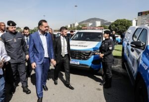 O governador Cláudio Castro entregou, nesta quarta-feira (05/06), 205 novas viaturas operacionais semiblindadas à Polícia Militar do Estado do Rio de Janeiro.
