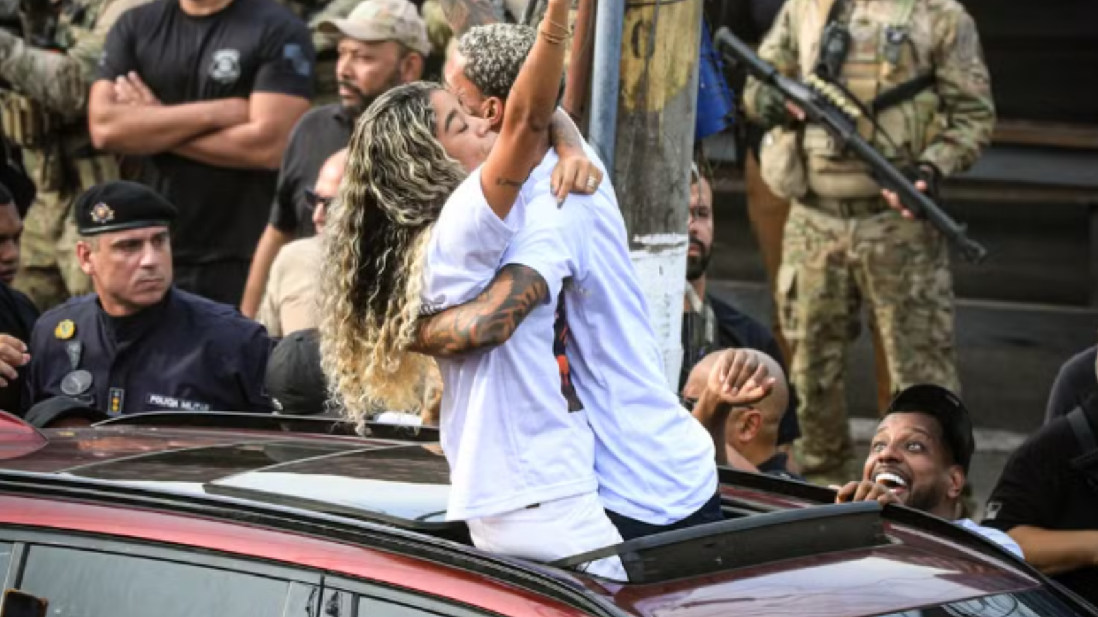O funkeiro Marlon Brendon Coelho Couto Silva, mais conhecido como MC Poze do Rodo, deixou o presídio Bangu 3, no Complexo Penitenciário de Gericinó no Rio de Janeiro, no começo da tarde desta terça-feira (3), de acordo com a Secretaria de Estado de Administração Penitenciária (Seap).