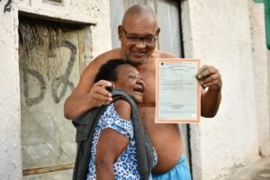 Com o objetivo de facilitar o acesso à certidão de isenção referente ao Imposto Predial e Territorial Urbano (IPTU), a Prefeitura de Nova Iguaçu está efetuando a entrega do documento em domicílio.