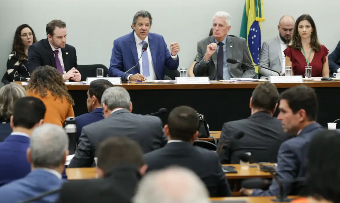 Após quase três horas de duração, a audiência do ministro da Fazenda, Fernando Haddad, na Câmara dos Deputados sobre as medidas de compensação ao aumento do Imposto sobre Operações Financeiras (IOF) foi encerrada prematuramente.