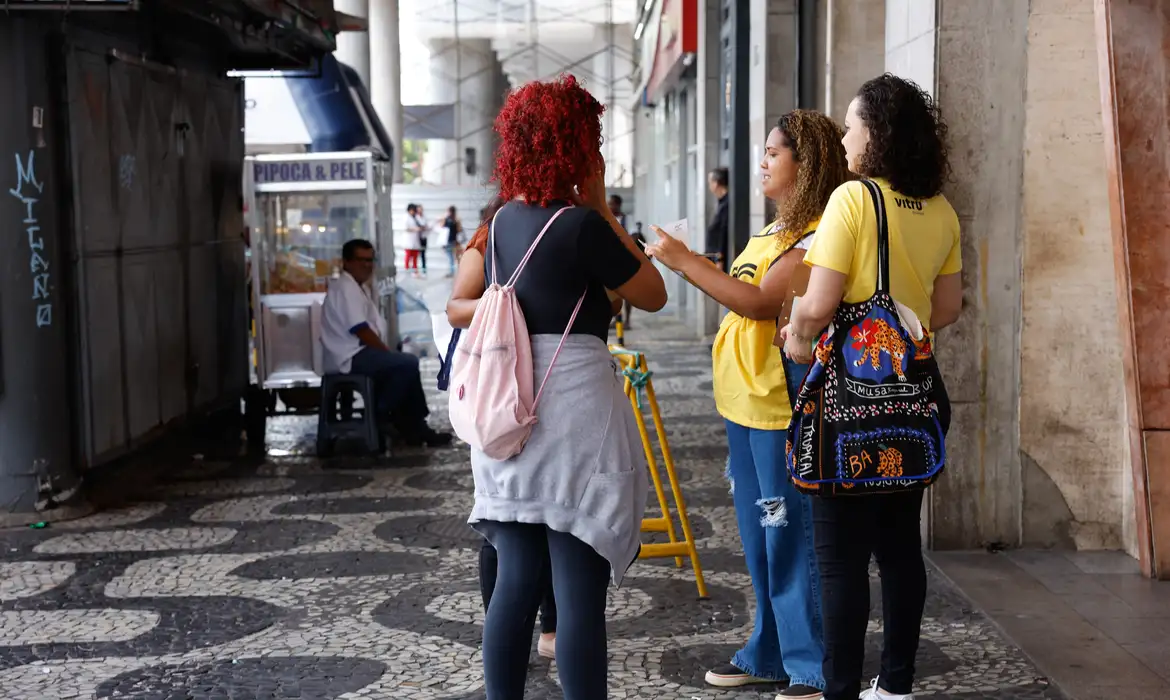 As pessoas inscritas que não receberam isenção no Exame Nacional do Ensino Médio (Enem) de 2025 devem fazer o pagamento da taxa de inscrição até 18 de junho, para garantir participação nas provas.